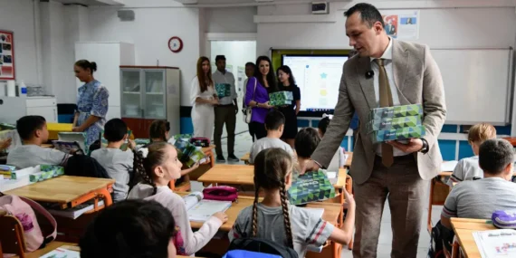 Kırtasiye desteği Bornova Belediyesi