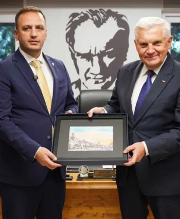 Ömer Eşki ve Tadeusz Truskolaski